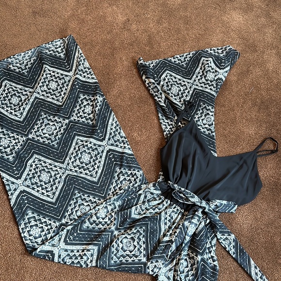 Alice & Olivia Jumpsuit. Size 4. - Picture 2 of 11